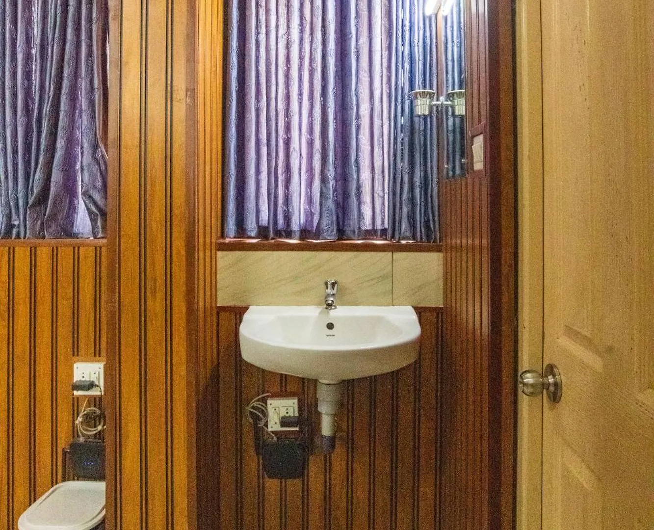 Blue Bell Hotel Недумбассери