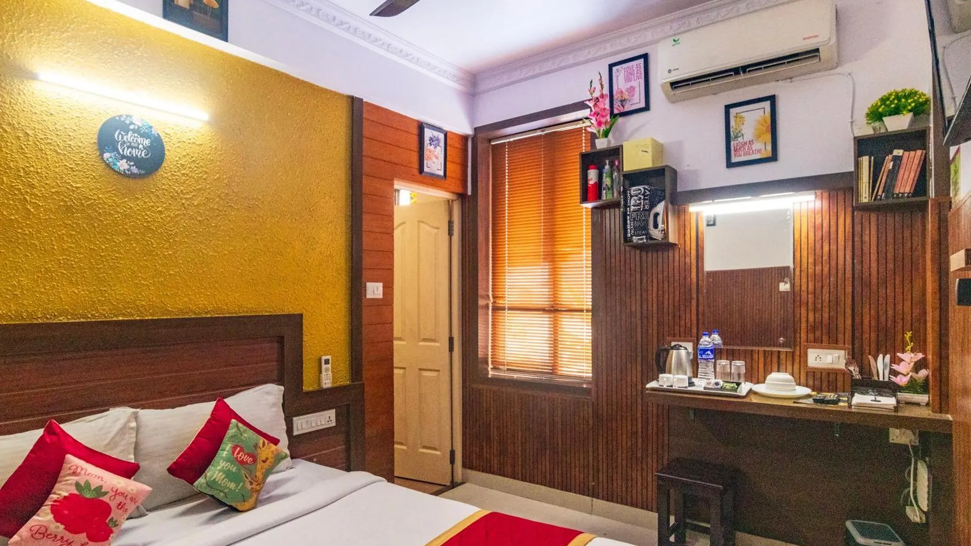 Blue Bell Hotel Недумбассери
